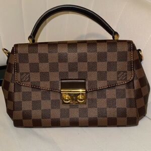 Lv Croisette bag barely used don’t need it. 

Comes with strap.